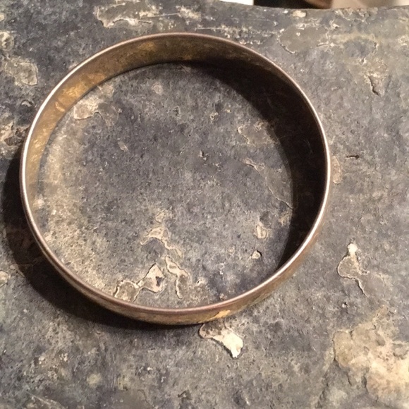 Vintage MONET Gold Tone Bangle - Picture 4 of 4